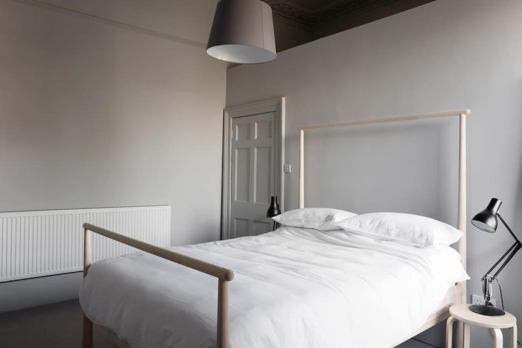 Spacious Georgian Pad - Free Parking - Walk To Bath Lejlighed Eksteriør billede