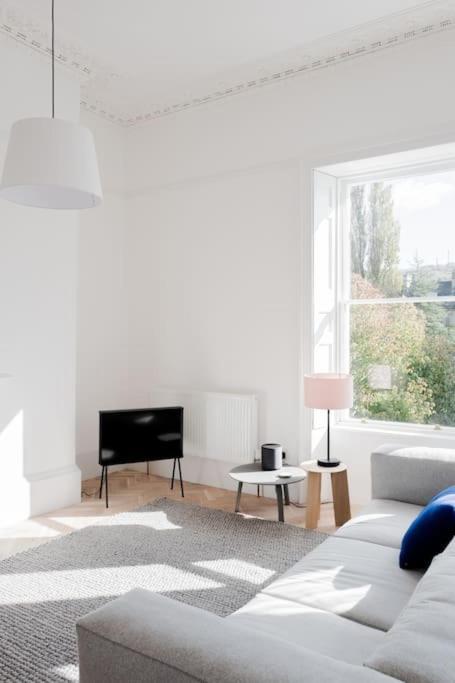 Spacious Georgian Pad - Free Parking - Walk To Bath Lejlighed Eksteriør billede